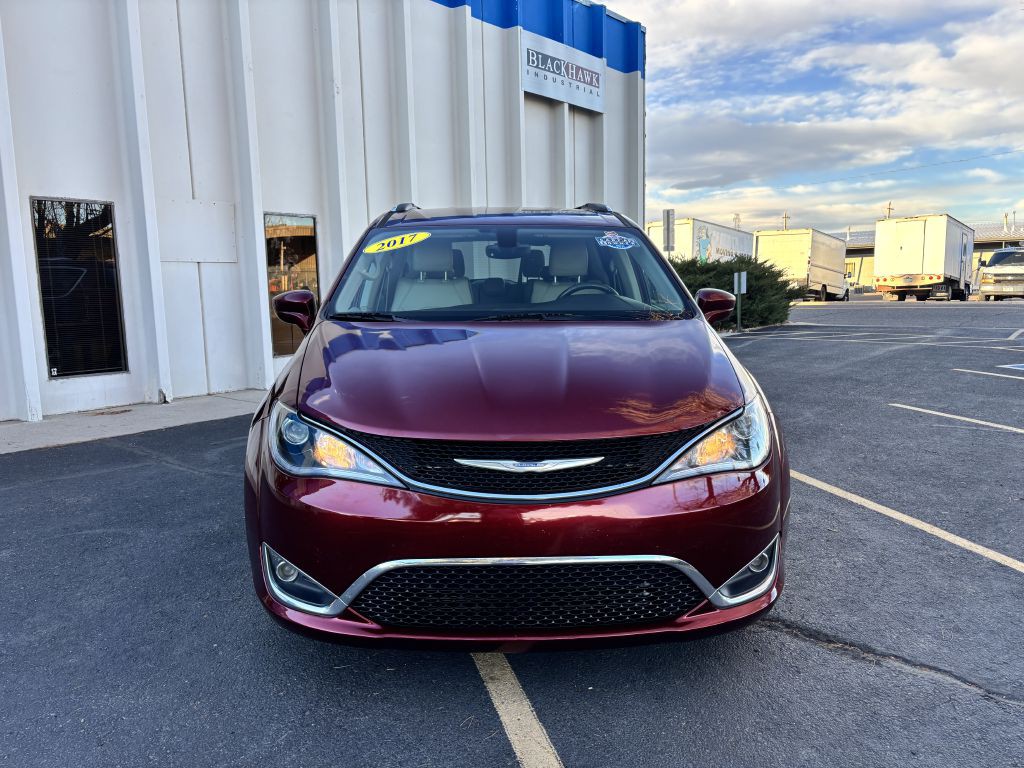 2017 Chrysler Pacifica Image 2