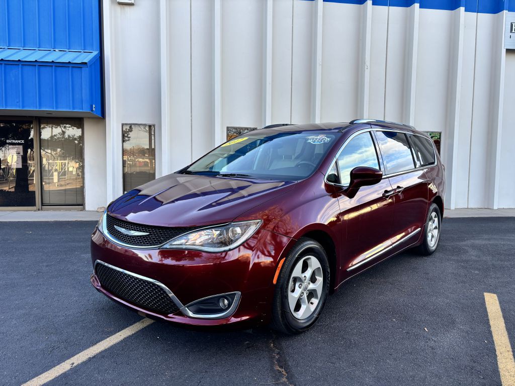 2017 Chrysler Pacifica Image 3