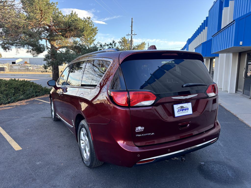 2017 Chrysler Pacifica Image 5