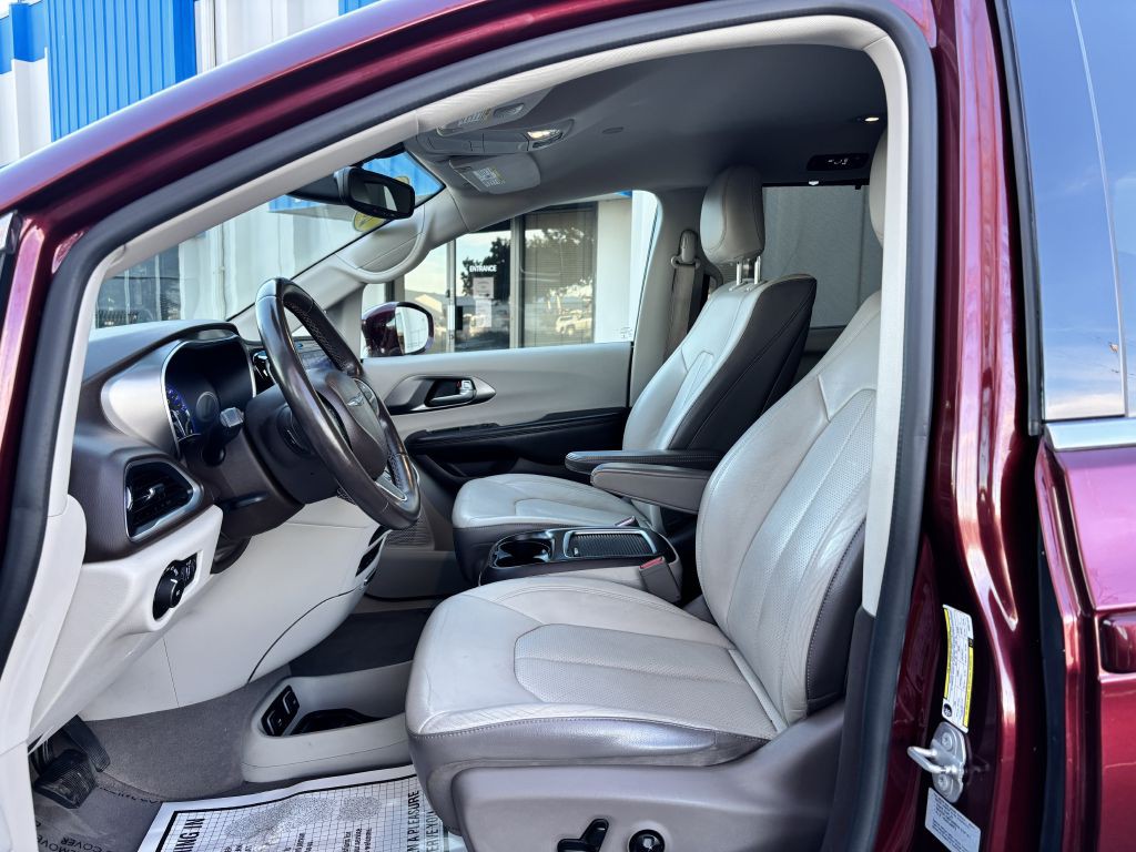 2017 Chrysler Pacifica Image 12