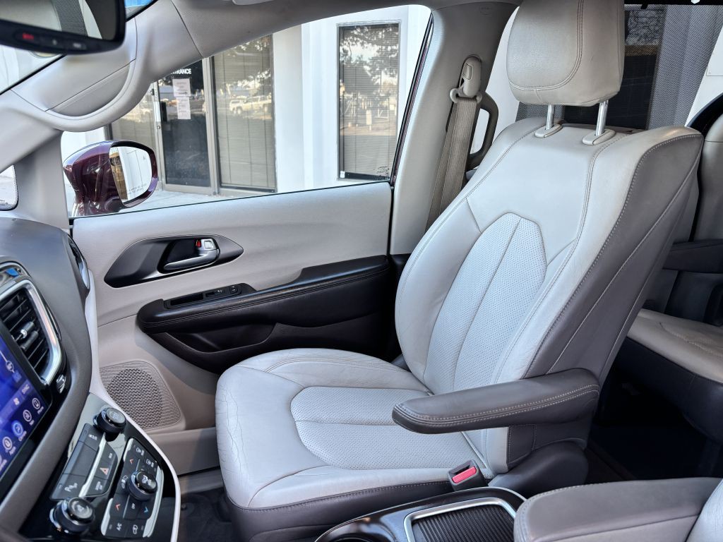 2017 Chrysler Pacifica Image 14