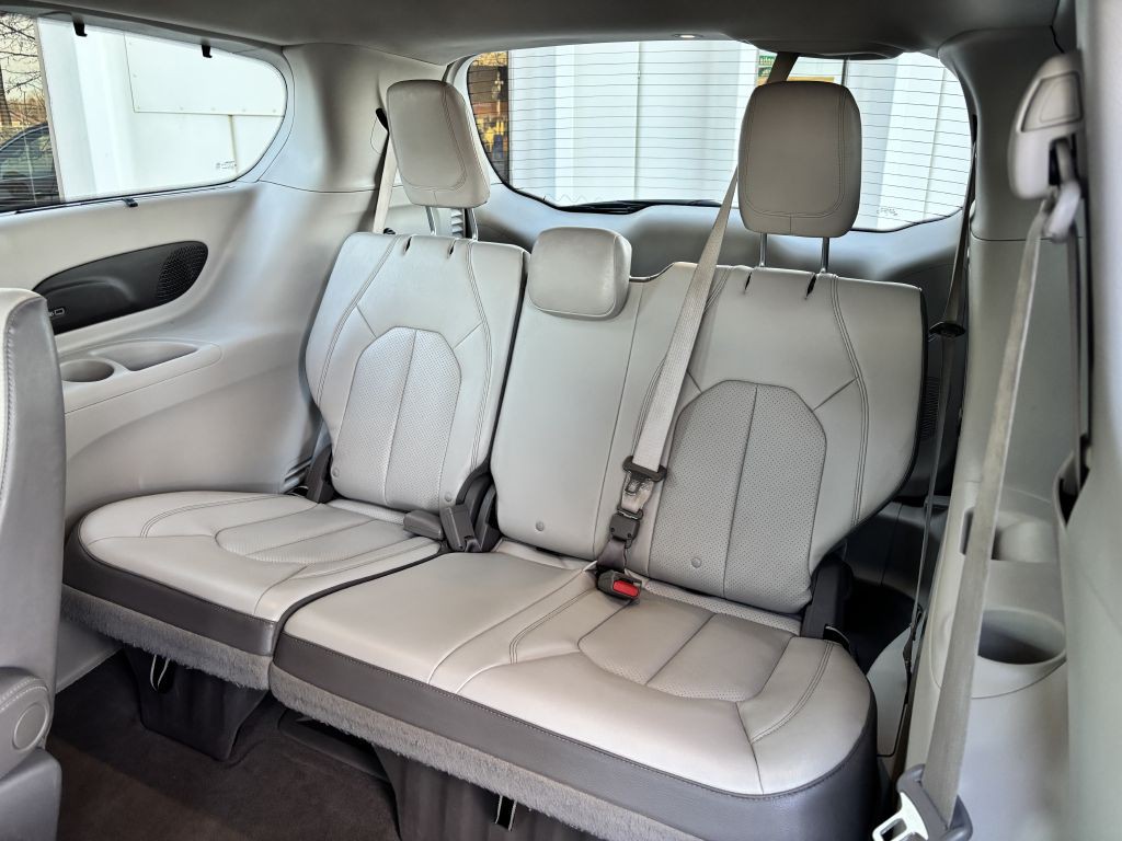 2017 Chrysler Pacifica Image 17