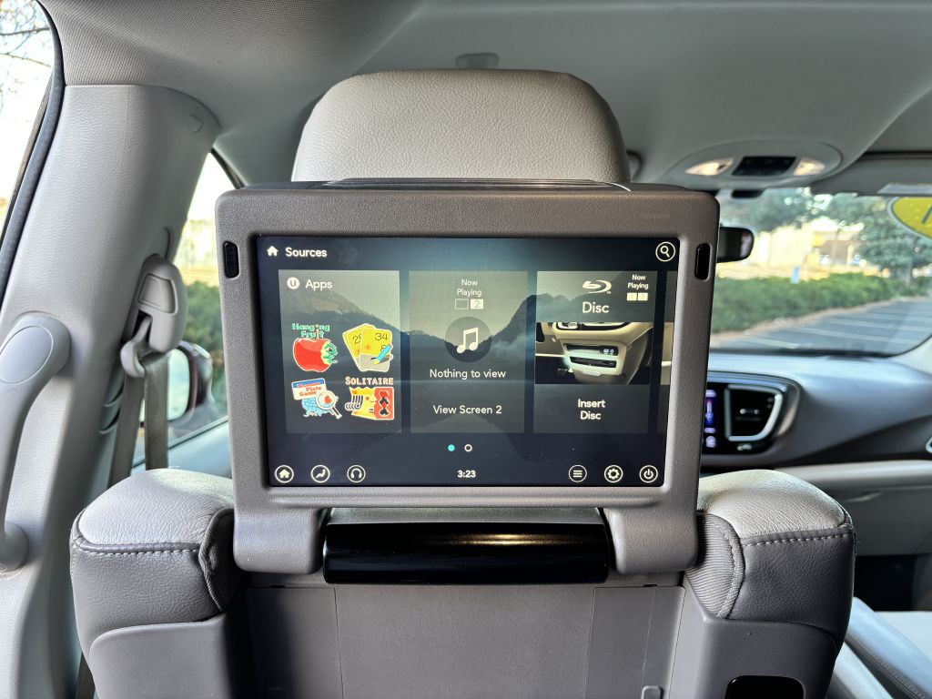 2017 Chrysler Pacifica Image 18