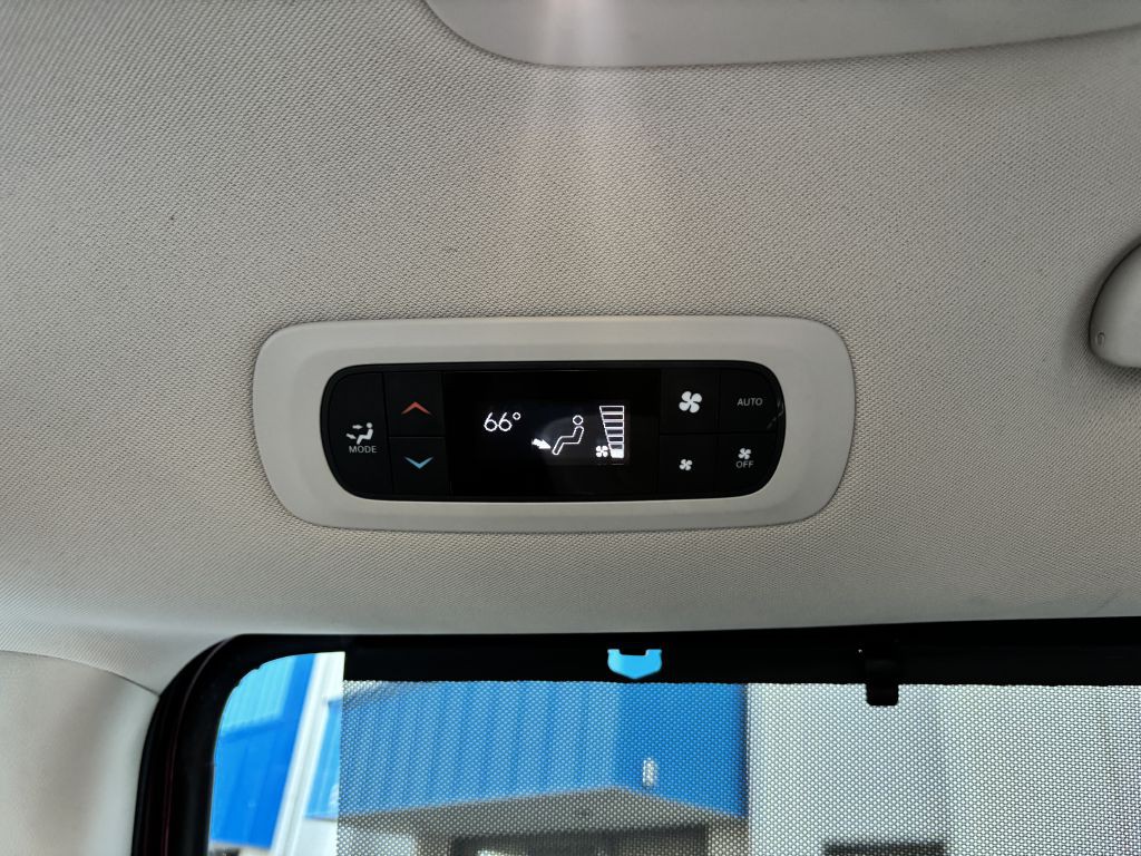 2017 Chrysler Pacifica Image 19