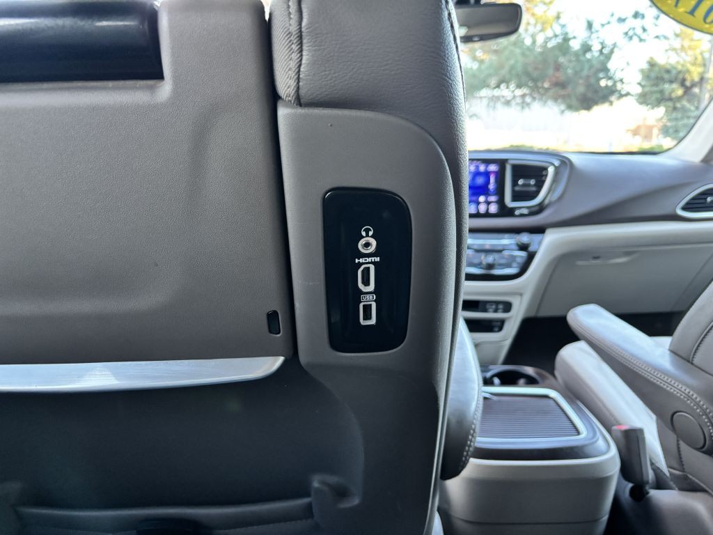 2017 Chrysler Pacifica Image 20