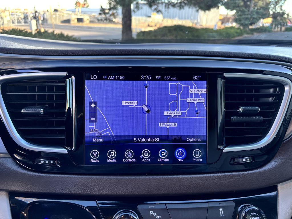 2017 Chrysler Pacifica Image 26