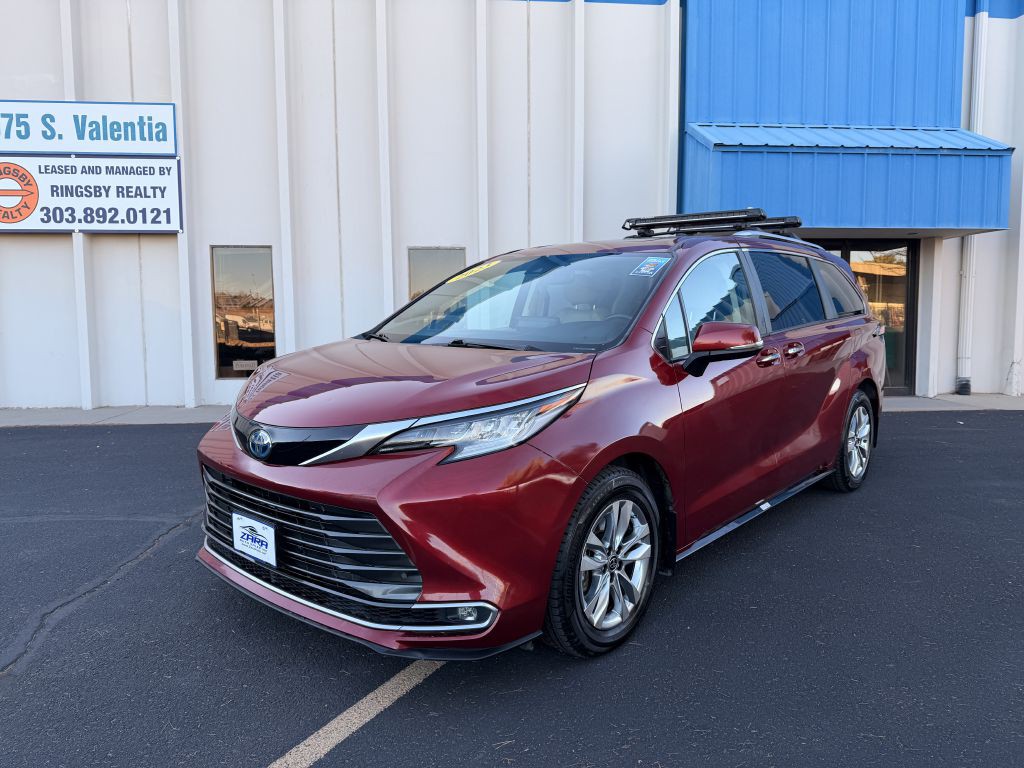 2023 Toyota Sienna Image 3