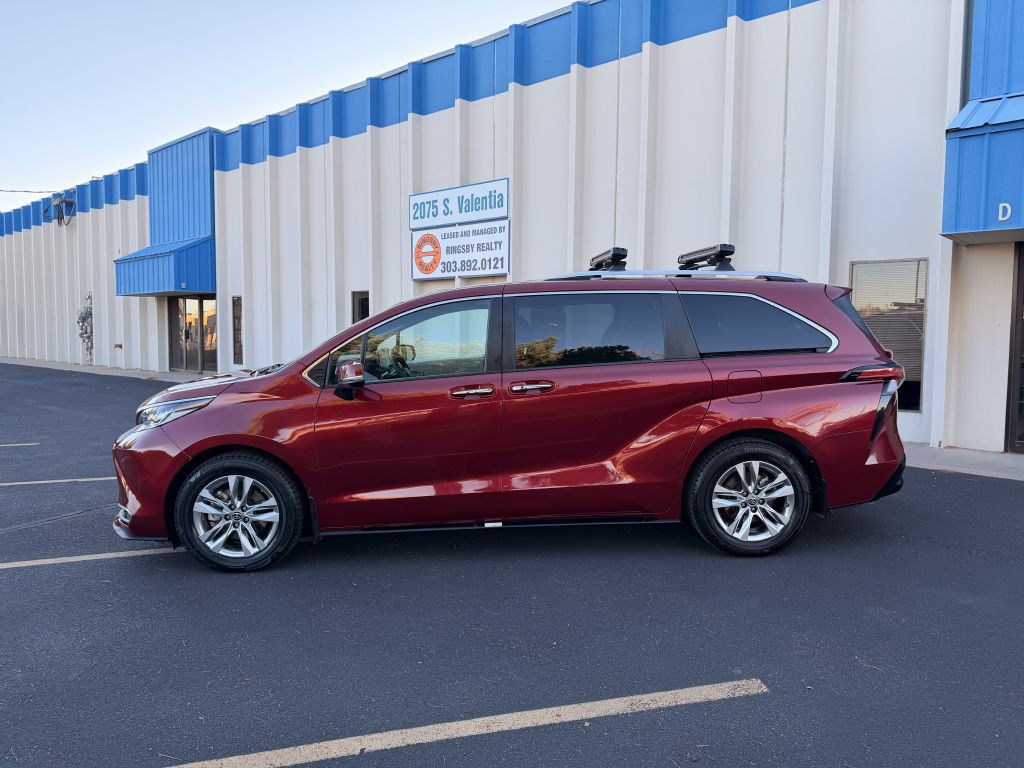 2023 Toyota Sienna Image 4