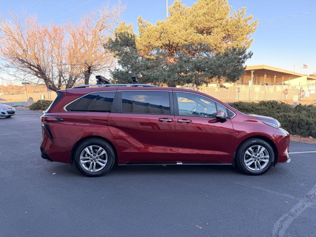 2023 Toyota Sienna Image 8
