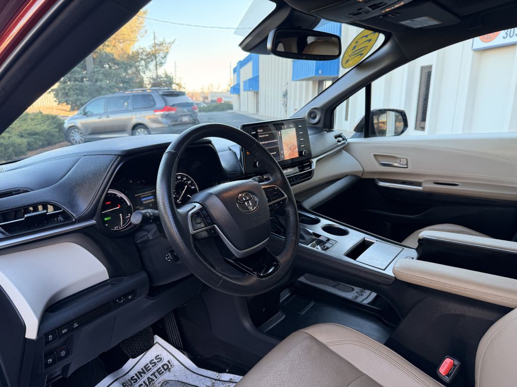 2023 Toyota Sienna Image 12