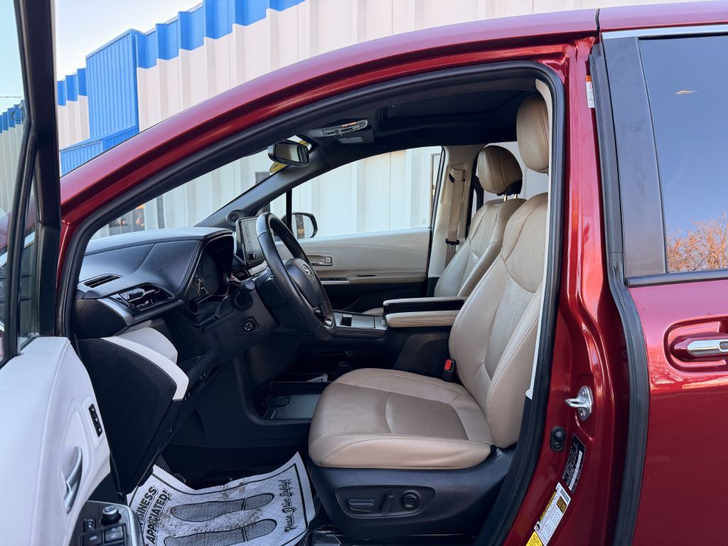 2023 Toyota Sienna Image 13