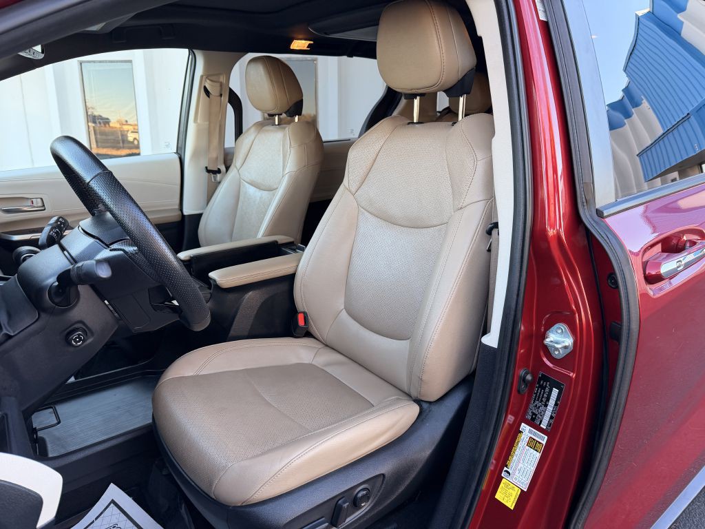2023 Toyota Sienna Image 14