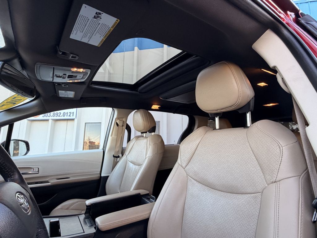 2023 Toyota Sienna Image 16