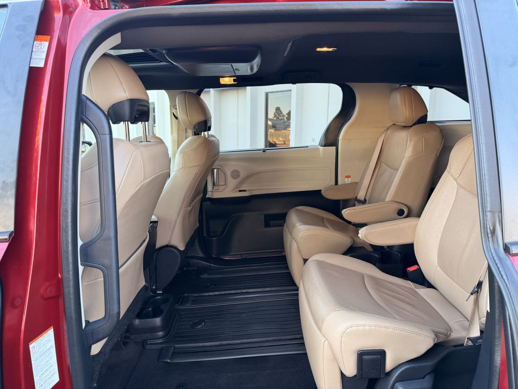 2023 Toyota Sienna Image 18