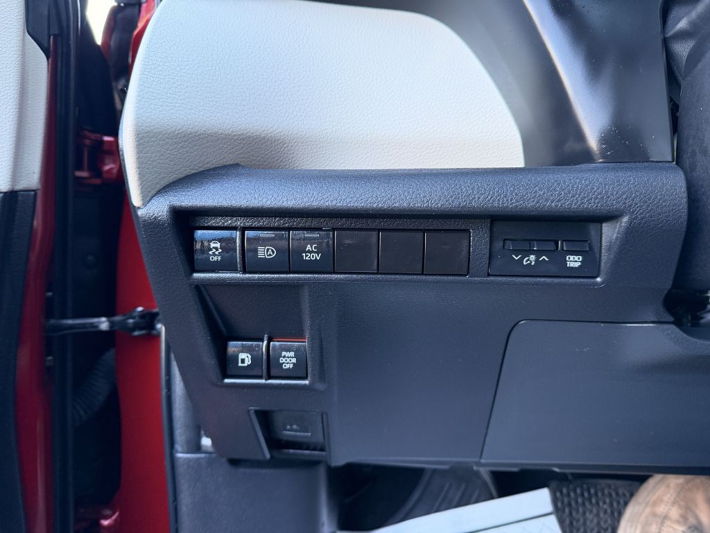 2023 Toyota Sienna Image 32