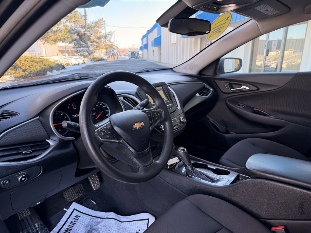 2017 Chevrolet Malibu Image 10