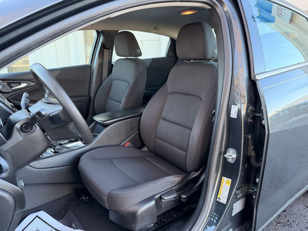 2017 Chevrolet Malibu Image 12