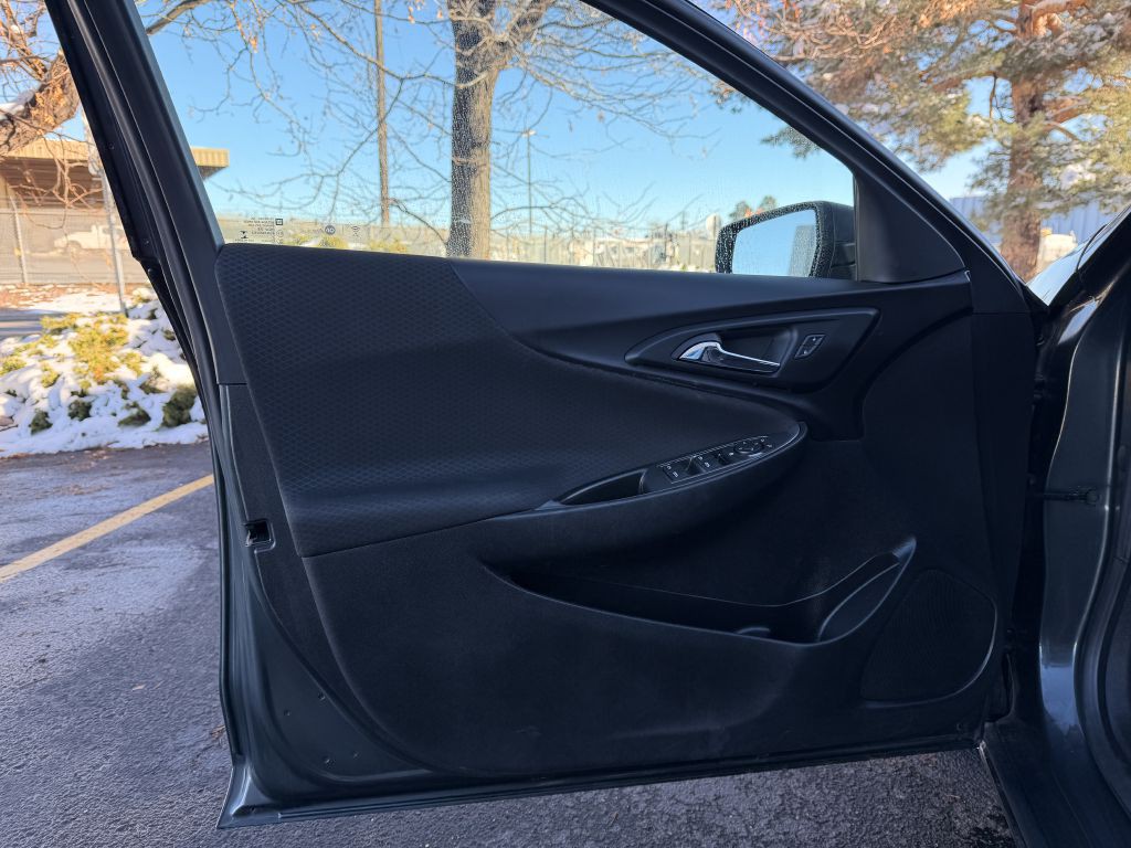 2017 Chevrolet Malibu Image 14