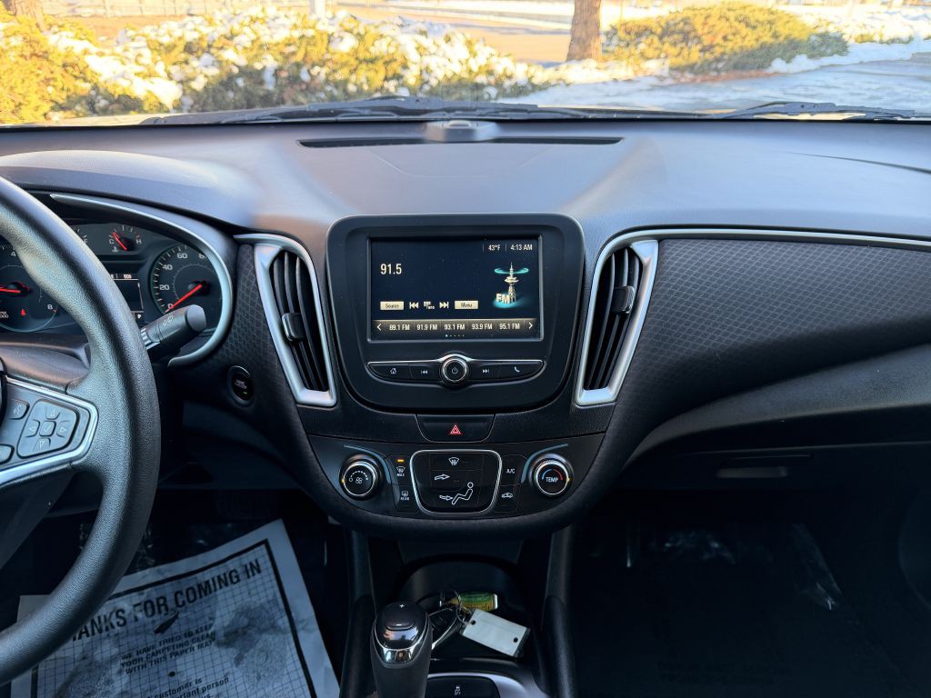 2017 Chevrolet Malibu Image 17