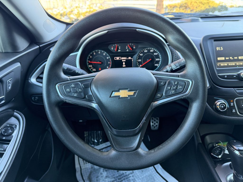 2017 Chevrolet Malibu Image 20
