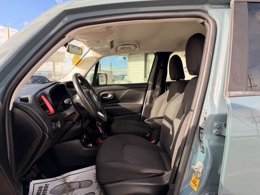 2015 Jeep Renegade Image 12