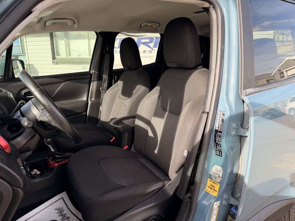 2015 Jeep Renegade Image 13