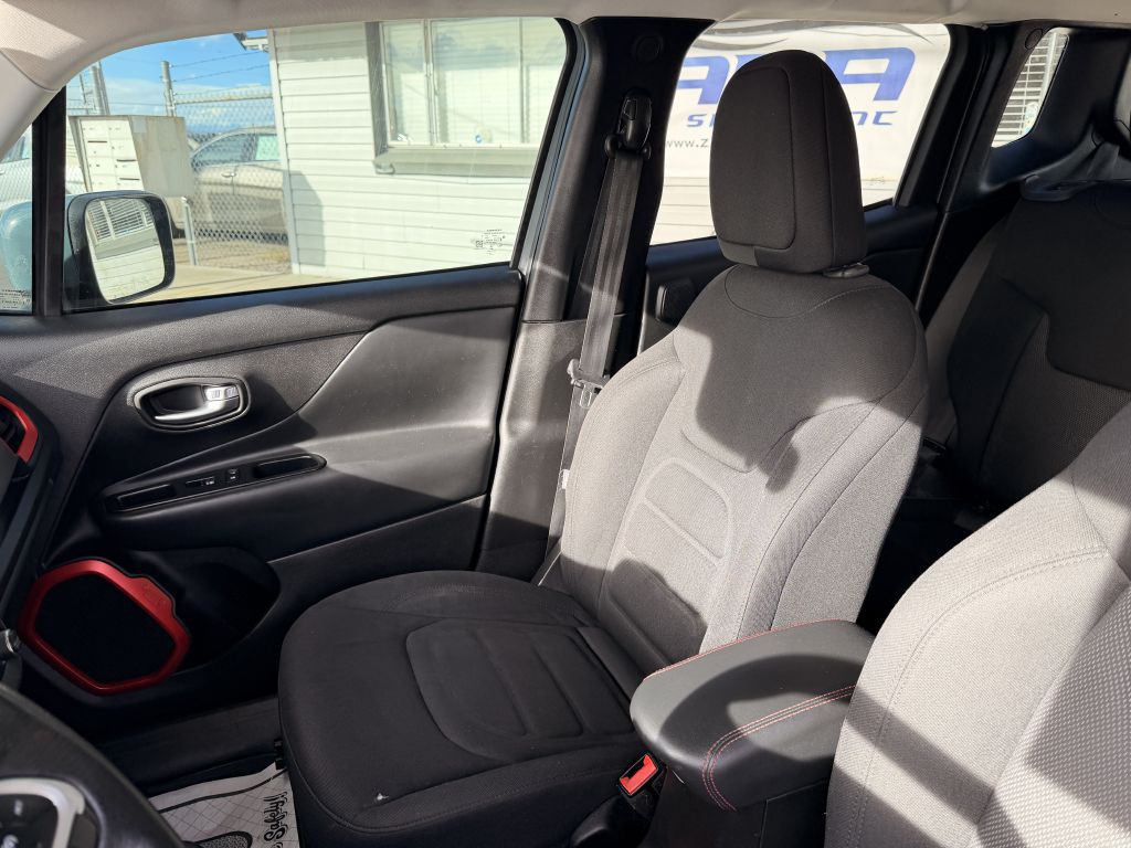 2015 Jeep Renegade Image 14