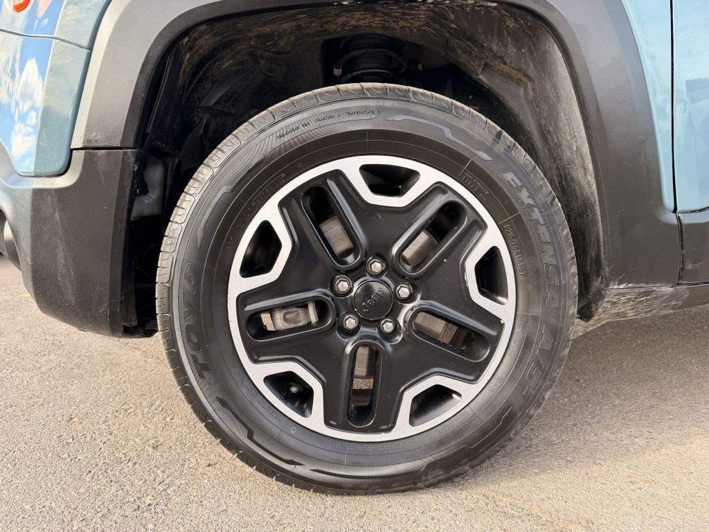 2015 Jeep Renegade Image 28