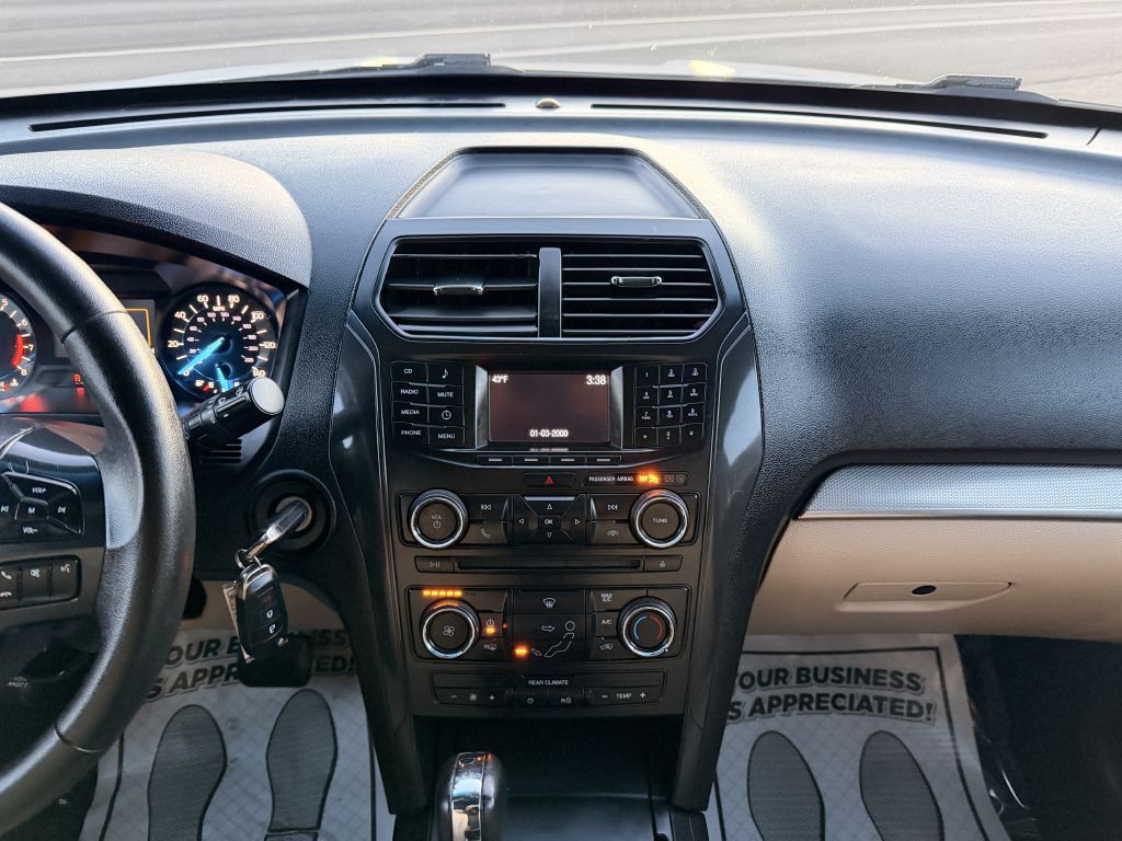 2016 Ford Explorer Image 18