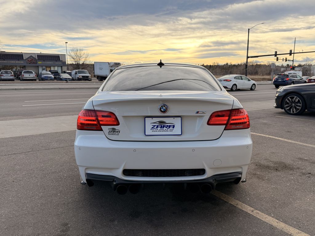2011 BMW M3 Image 6