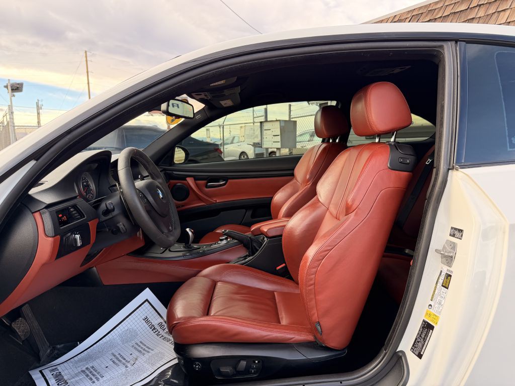 2011 BMW M3 Image 15