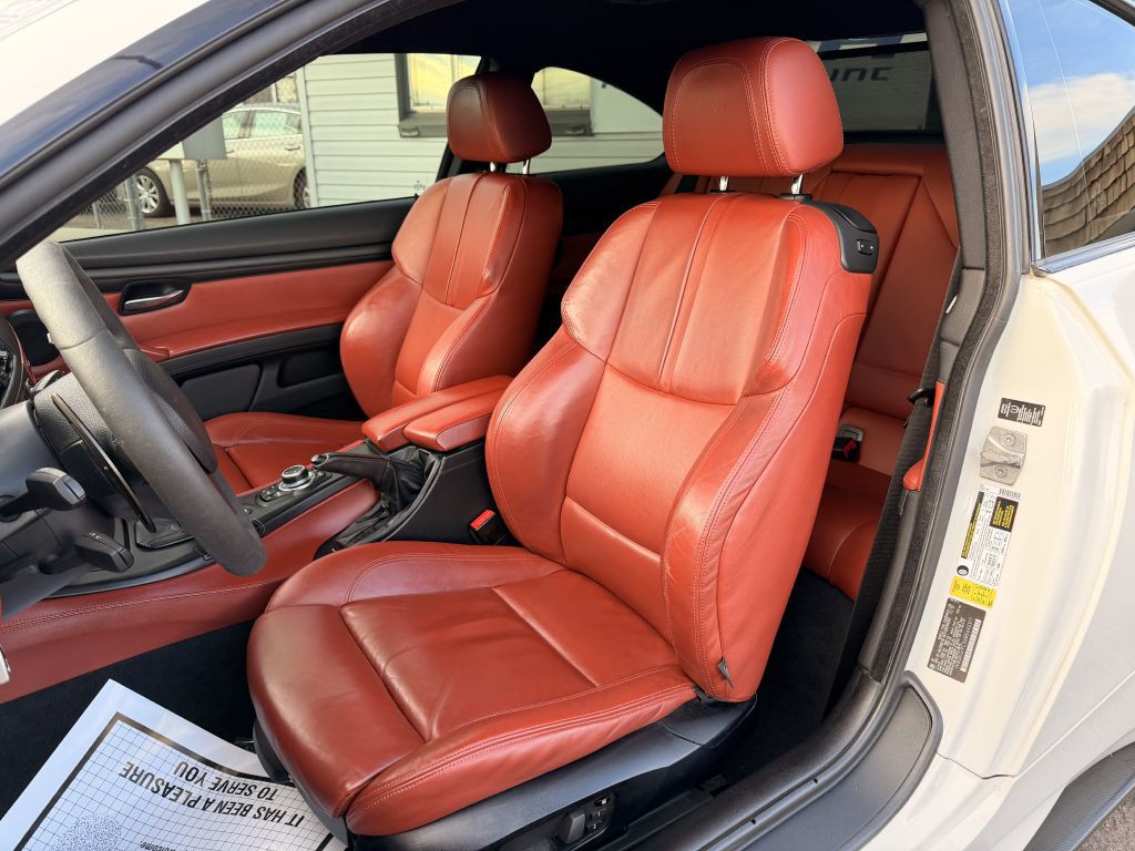 2011 BMW M3 Image 16