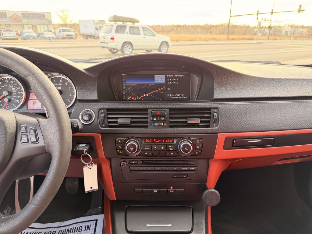 2011 BMW M3 Image 21