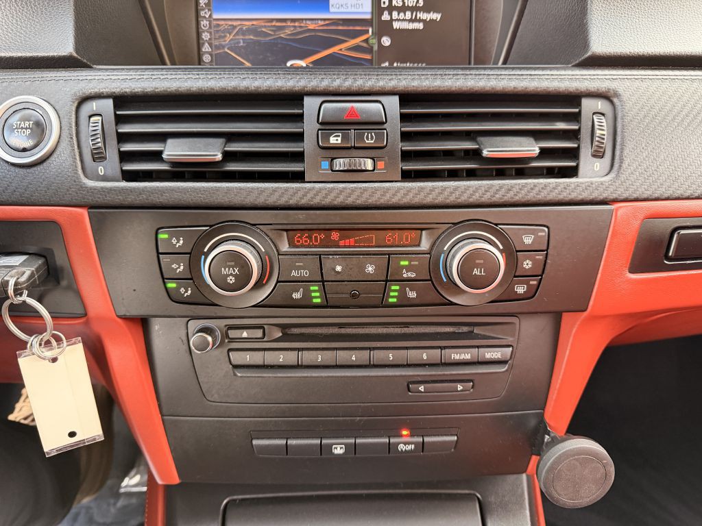 2011 BMW M3 Image 32