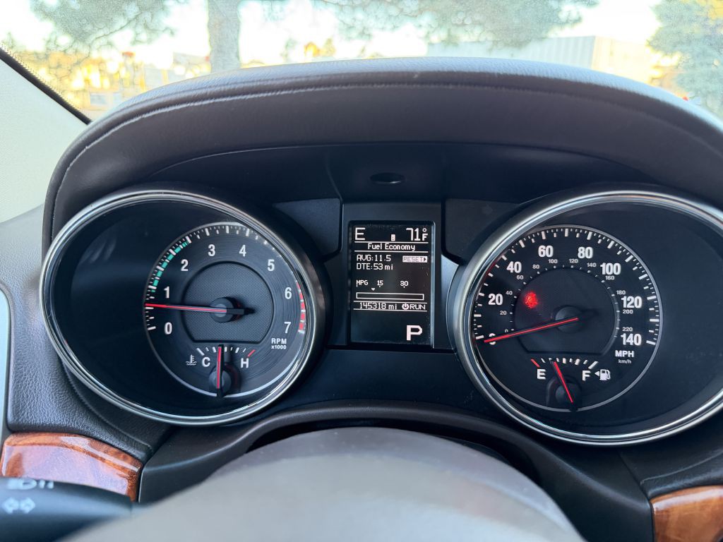 2011 Jeep Grand Cherokee Image 24