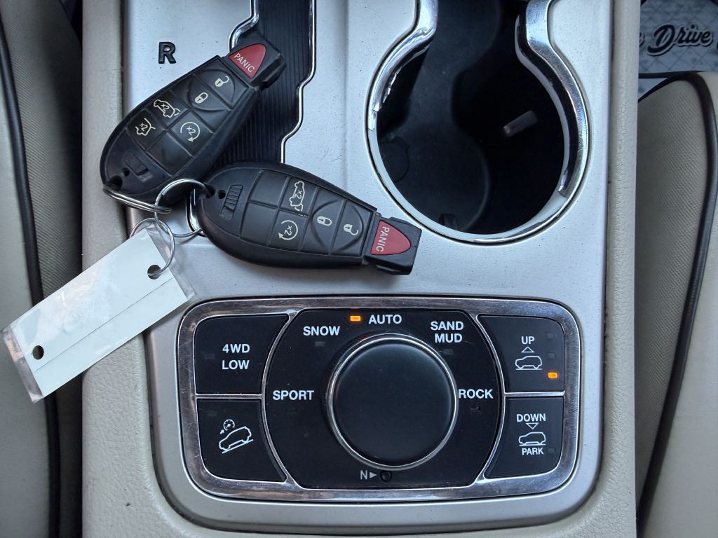 2011 Jeep Grand Cherokee Image 25