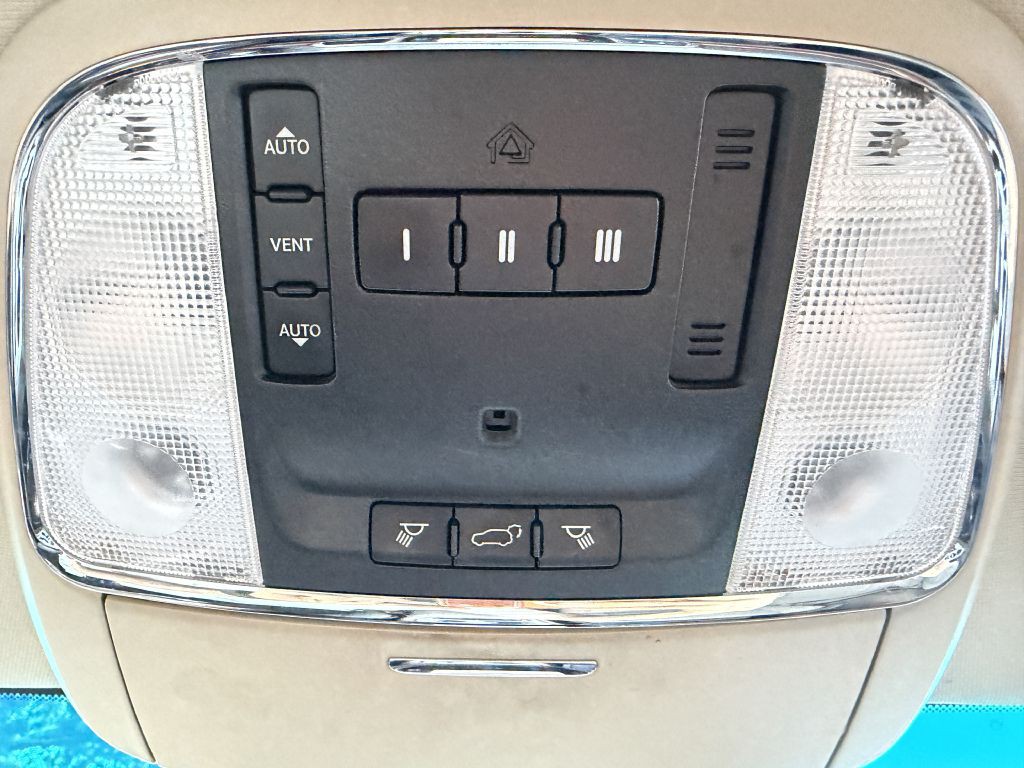 2011 Jeep Grand Cherokee Image 29