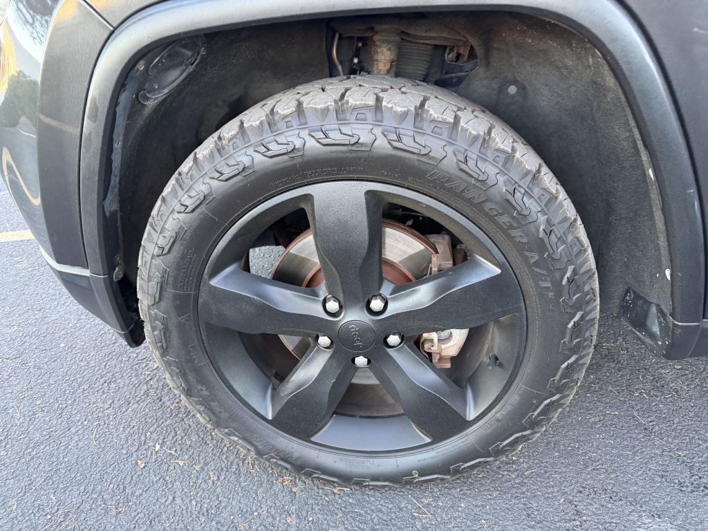 2011 Jeep Grand Cherokee Image 32