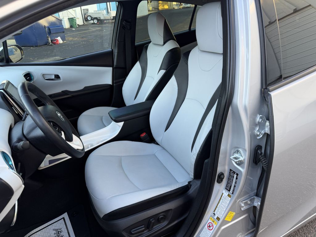 2019 Toyota Prius Image 12