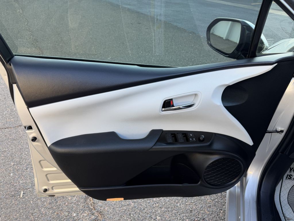 2019 Toyota Prius Image 14