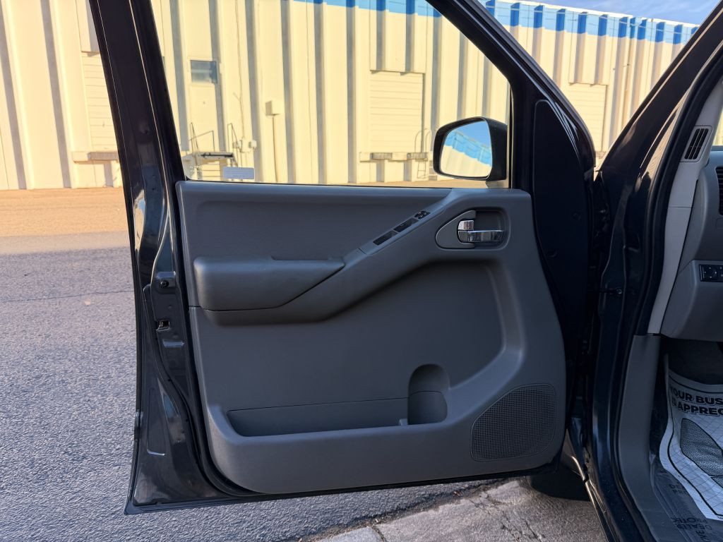 2012 Nissan Frontier Image 15