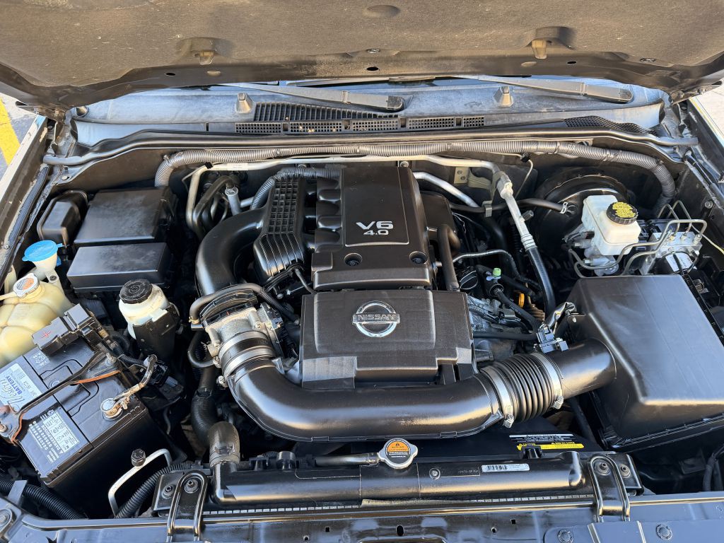 2012 Nissan Frontier Image 24