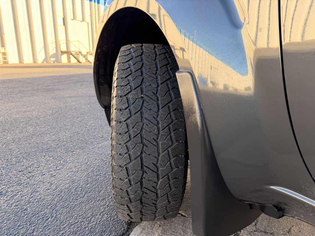 2012 Nissan Frontier Image 27