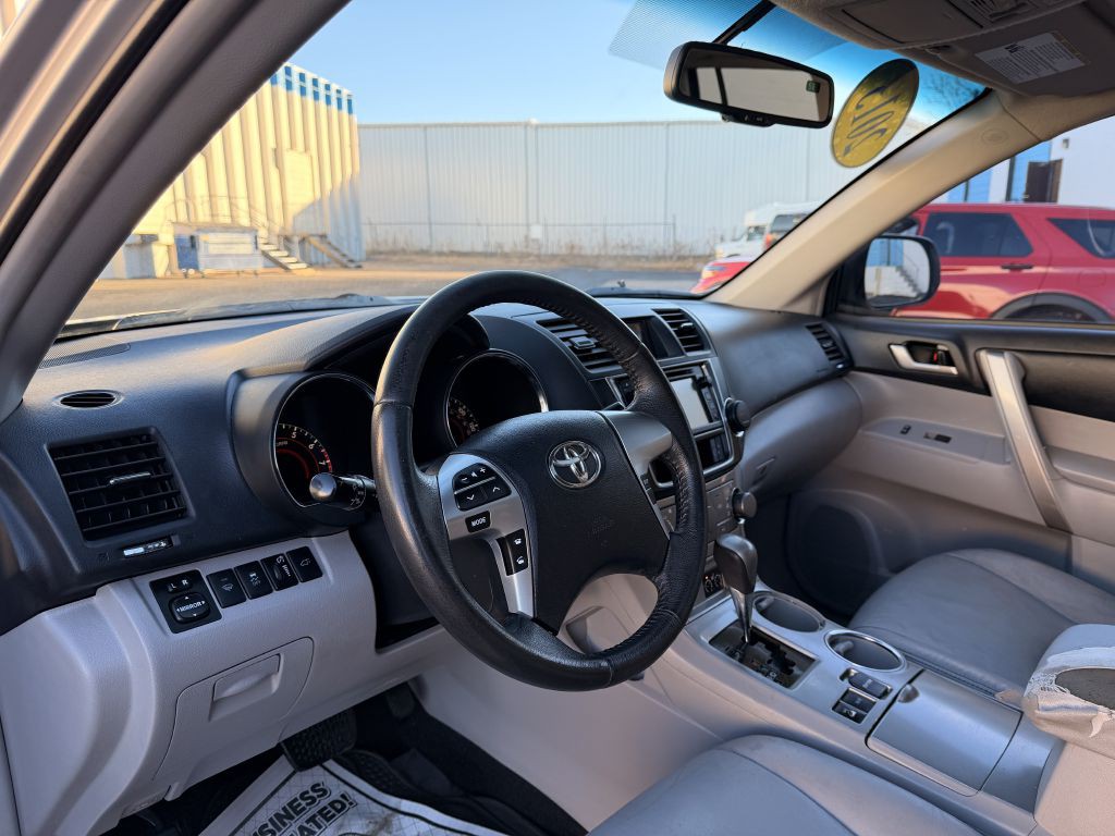 2013 Toyota Highlander Image 12
