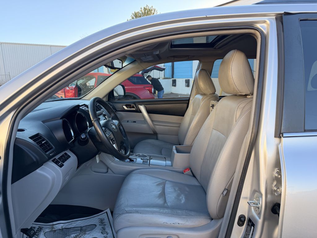 2013 Toyota Highlander Image 13
