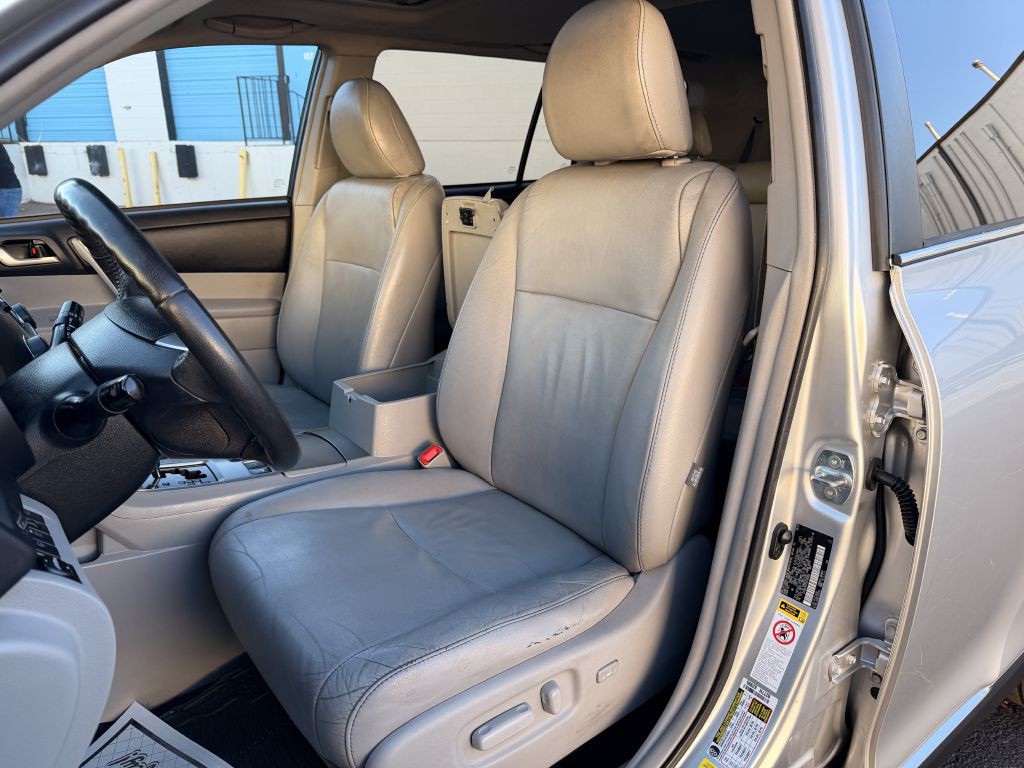 2013 Toyota Highlander Image 14