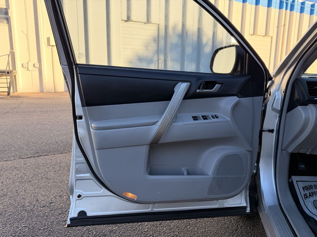 2013 Toyota Highlander Image 17