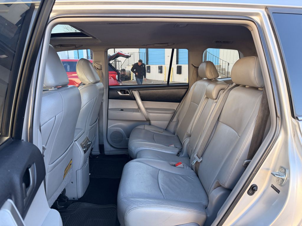 2013 Toyota Highlander Image 18