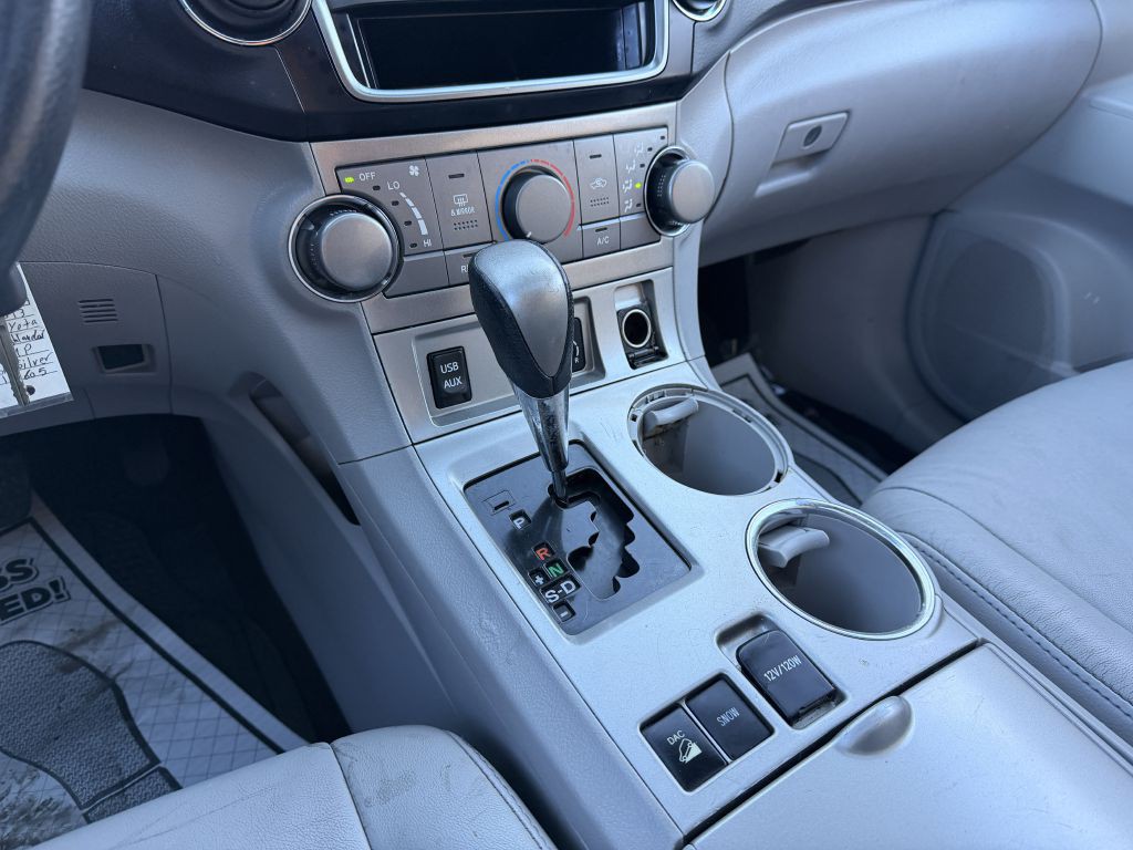 2013 Toyota Highlander Image 23