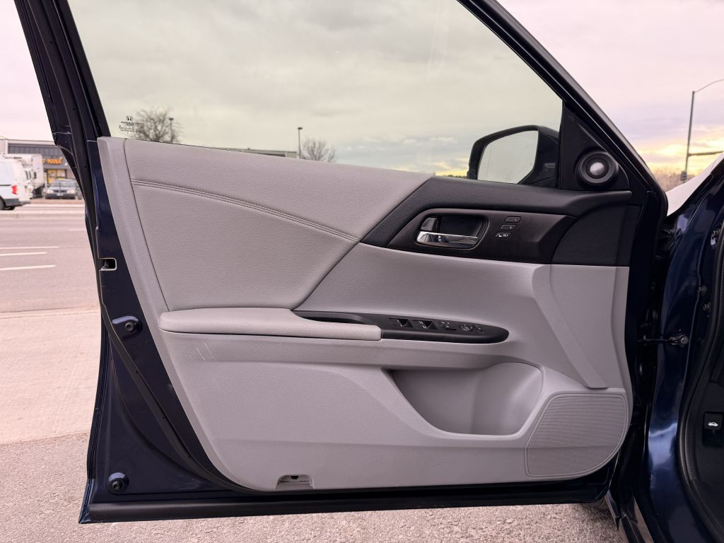 2015 Honda Accord Image 15